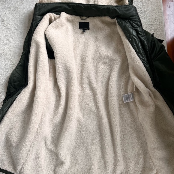 Banana Republic Sherpa Parka with faux fur hood - Picture 2 of 5